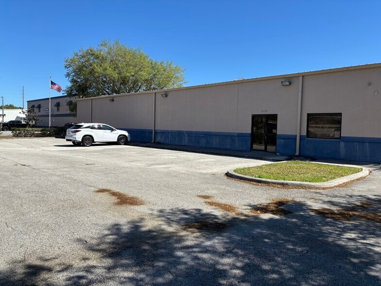 More Photos Of 2009 Jaffa Dr, Saint Cloud Warehouse For Lease