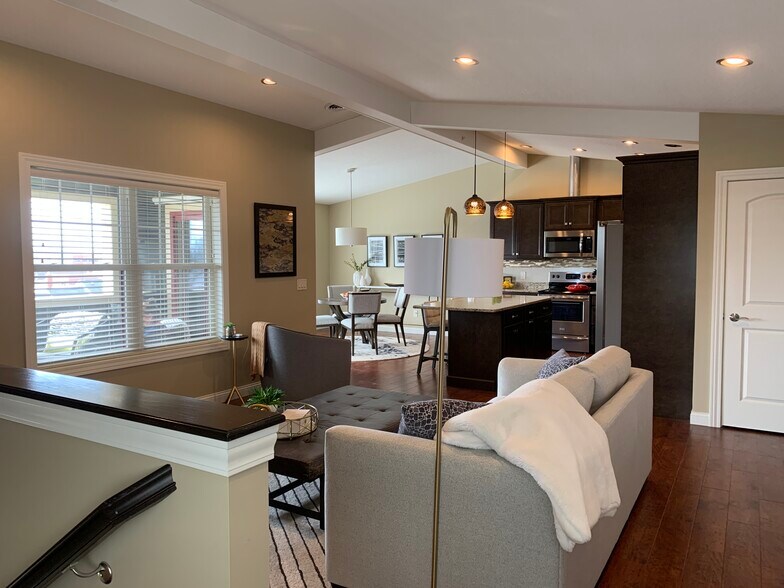 More Photos Of 2111-2115 E 12th St, Davenport Apartments For Sale