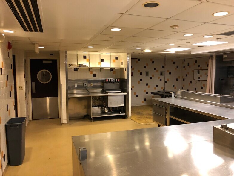 More Photos Of 127 W 4th St, Cincinnati Restaurant For Lease