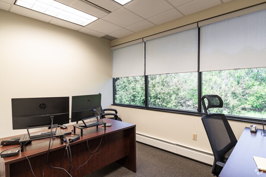 More Photos Of 500 Craig Rd, Manalapan Township Office For Lease