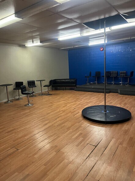 More Photos Of 6821 Foothill Blvd, Oakland Auto Repair For Sale