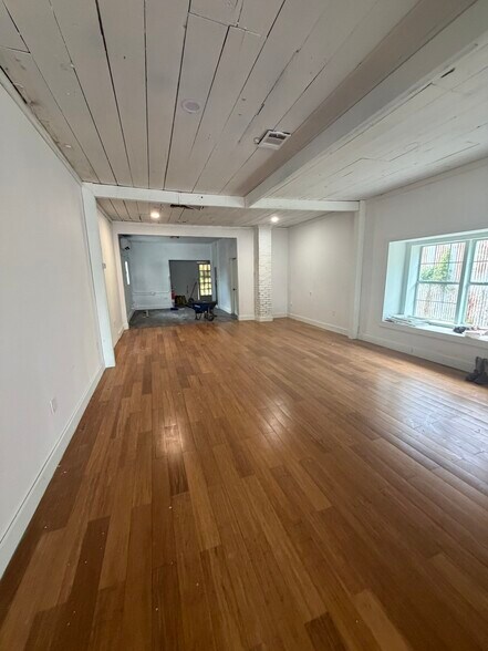 More Photos Of 304 S Lockwood Dr, Houston Storefront Retail Office For Sale