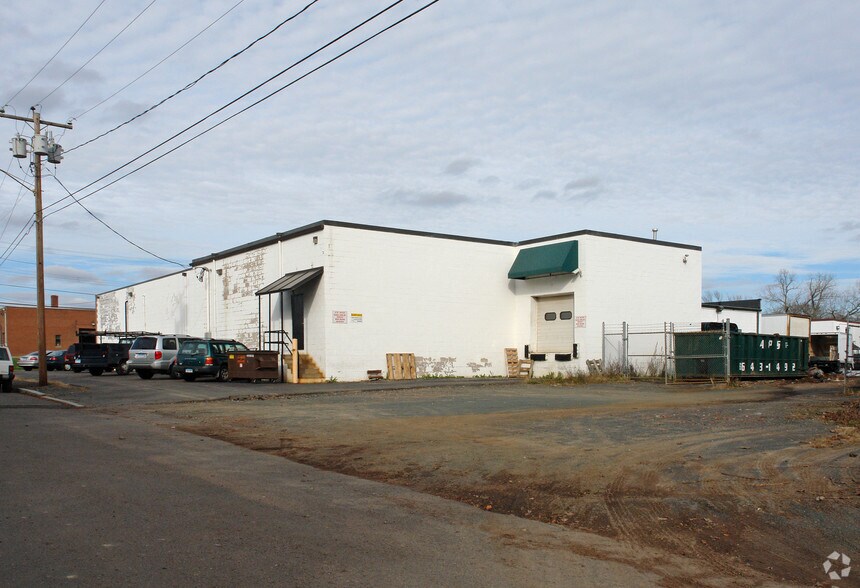 More Photos Of 201 Dexter Ave, West Hartford Manufacturing For Lease