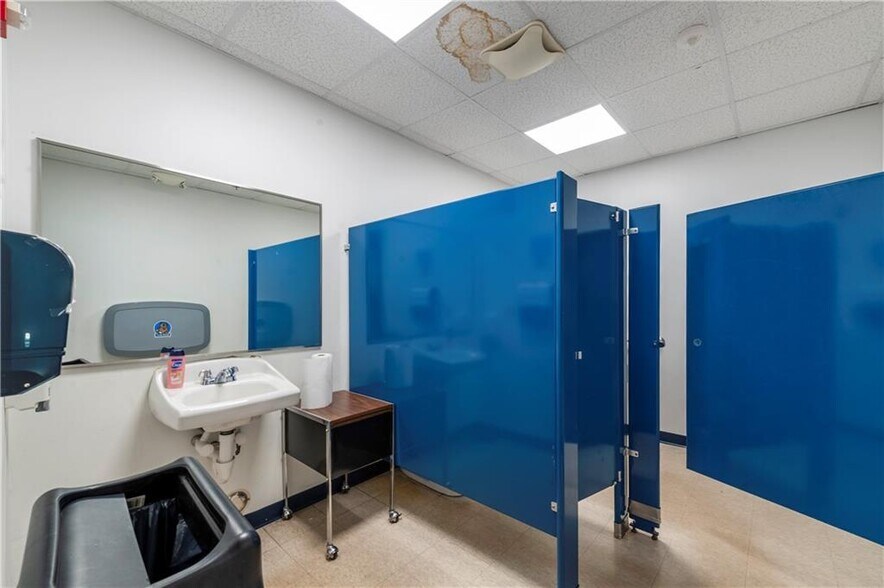 More Photos Of 210 West Ave, Pawtucket Office For Sale