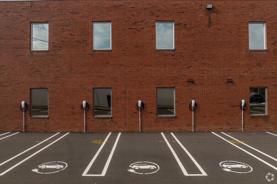 More Photos Of 252-262 Depot Rd, Milford Flex For Sale