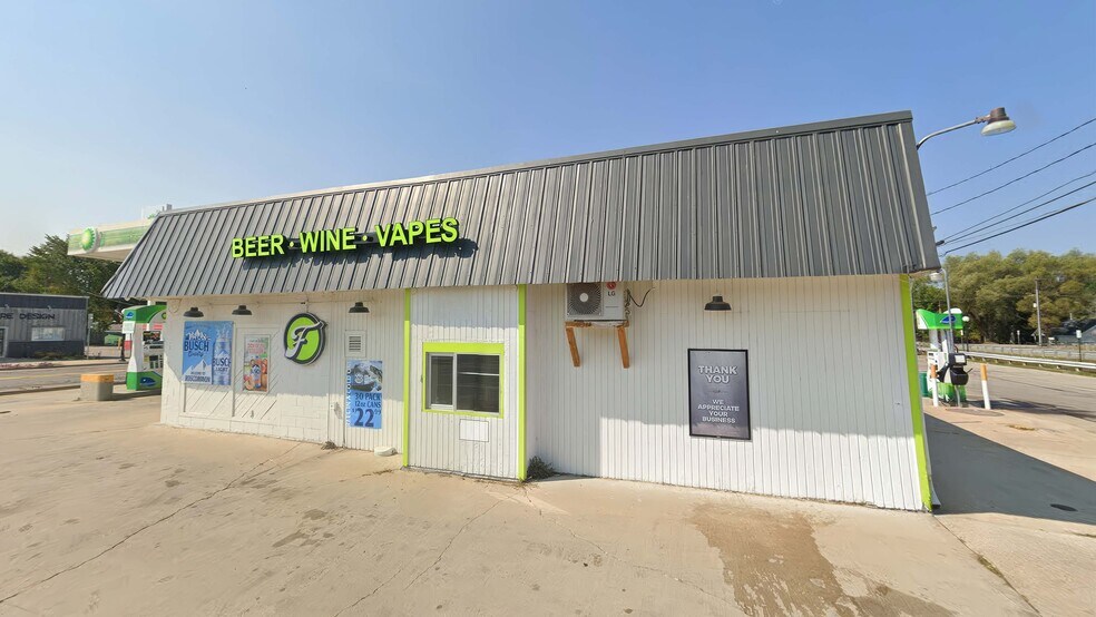 More Photos Of 200 N 5th St, Roscommon Service Station For Sale