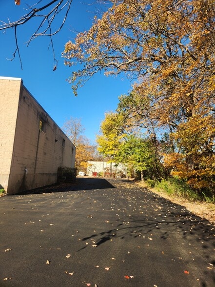 More Photos Of 925 Sherman Ave, Hamden Warehouse For Lease