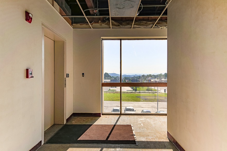 More Photos Of 1616 W Market St, Johnson City Medical For Lease