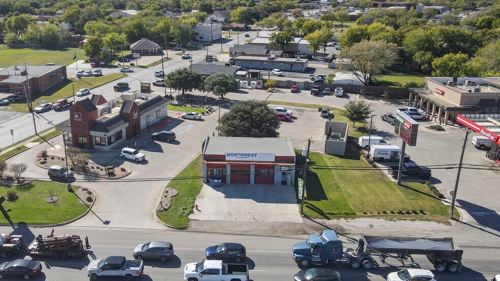 More Photos Of 109 N Saginaw Blvd, Saginaw Auto Repair For Sale