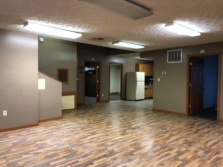 More Photos Of 1850 Production Dr, Indianapolis Truck Terminal For Lease