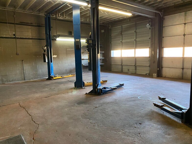 More Photos Of 101 Rock Cliff Dr, Martinsburg Auto Repair For Sale