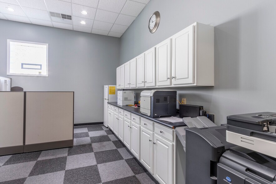 More Photos Of 5095 Crookshank Rd, Cincinnati Light Manufacturing For Sale