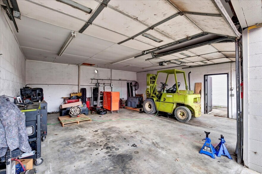 More Photos Of 133 W Blue Lick Rd, Shepherdsville Auto Repair For Sale