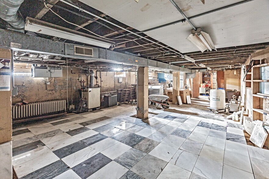 More Photos Of 16 S Maryland Ave, Wilmington General Retail For Sale