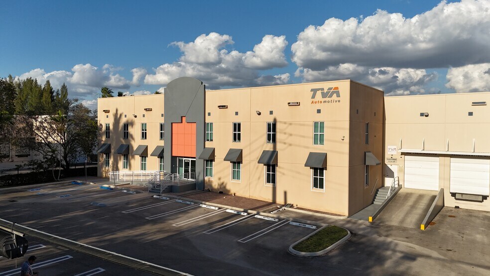 More Photos Of 3515 NW 113th Ct, Doral Warehouse For Lease