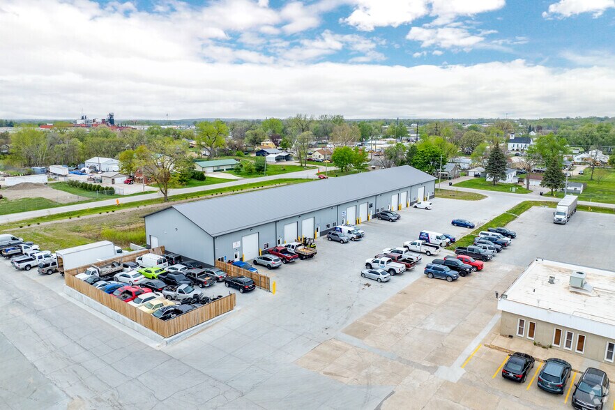 More Photos Of 4475 NE 3rd St, Des Moines Flex For Lease