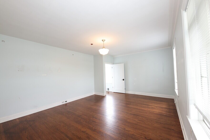 More Photos Of 12 Lotus Ave, Chester Specialty For Sale