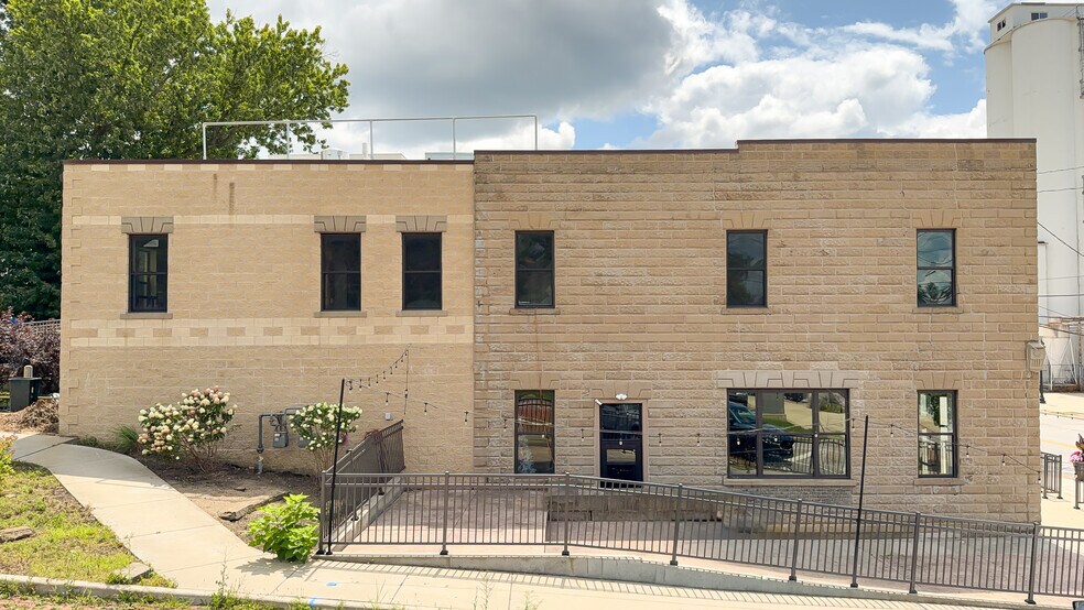 More Photos Of 257 N Water St, Kent Storefront Retail Residential For Sale
