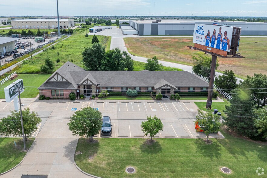 More Photos Of 9400 S I-35 Service Rd, Moore Office For Sale