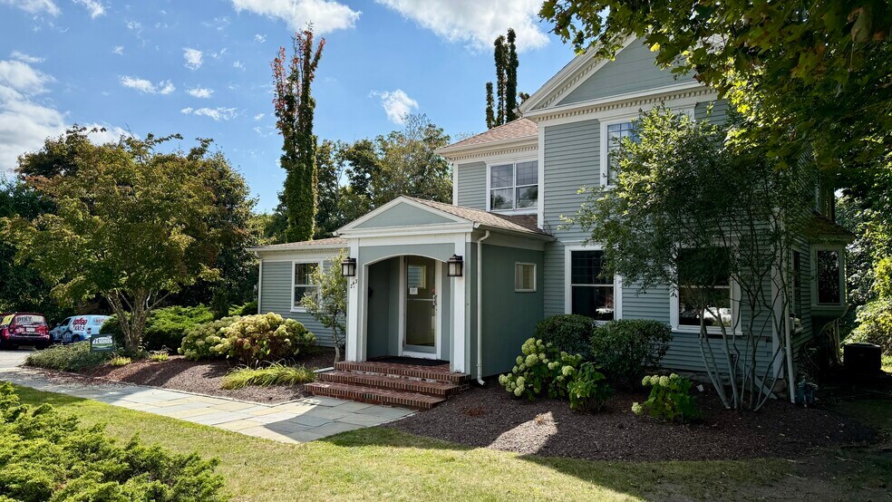 More Photos Of 243 South St, Hyannis Office For Sale