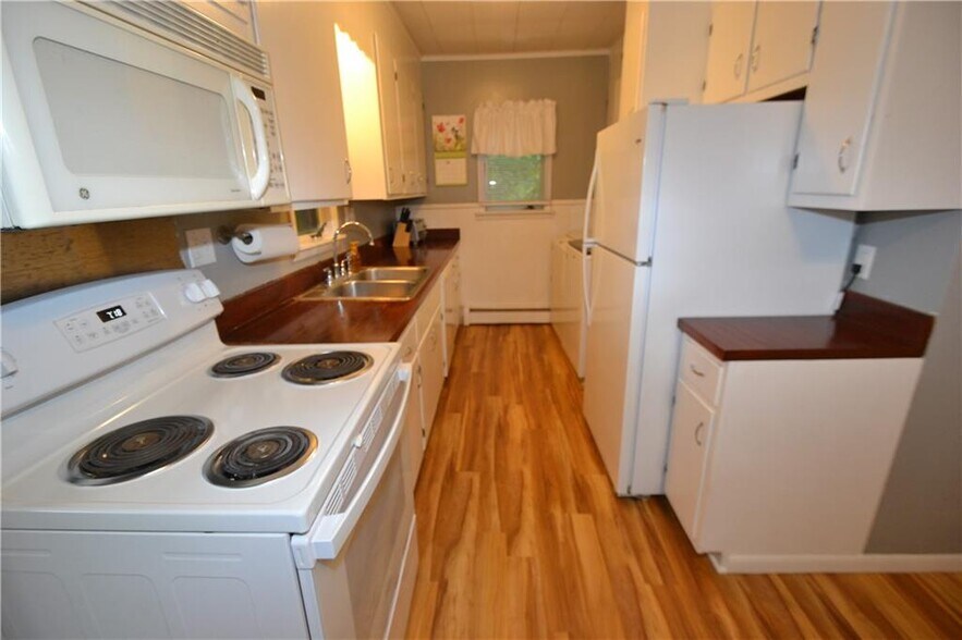 More Photos Of 450 E Main St, Palmyra General Retail For Sale