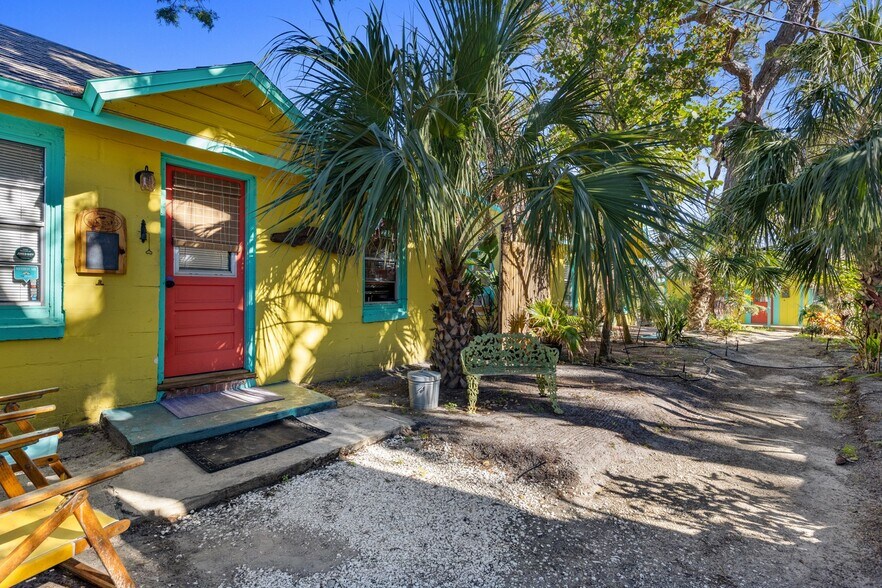 More Photos Of 12685 FL-24, Cedar Key Hotel For Sale