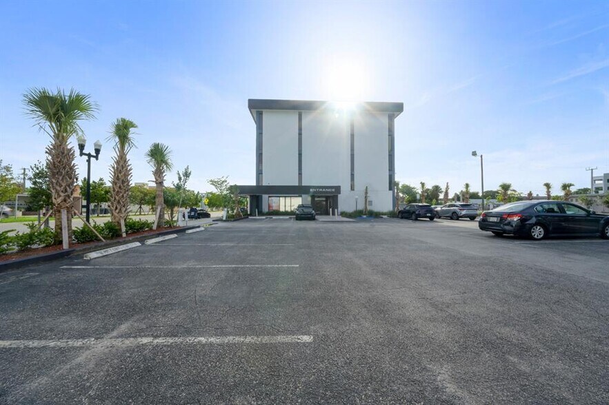 More Photos Of 2131 Hollywood Blvd, Hollywood Office Residential For Lease