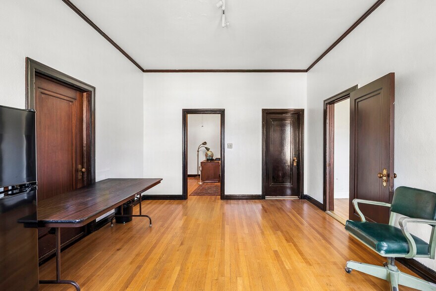More Photos Of 6400-6404 Hollywood Blvd, Los Angeles Office For Sale
