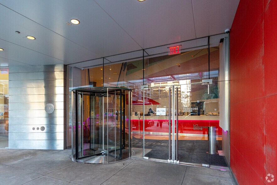 More Photos Of 550 W 54th St, New York Apartments For Lease