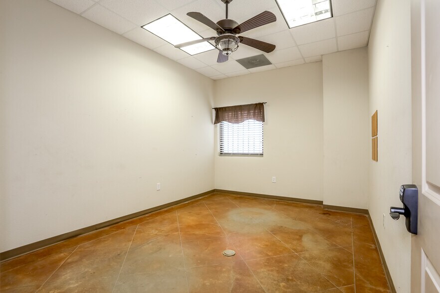 More Photos Of 14410 Mary Jane Ln, Tomball Office For Sale