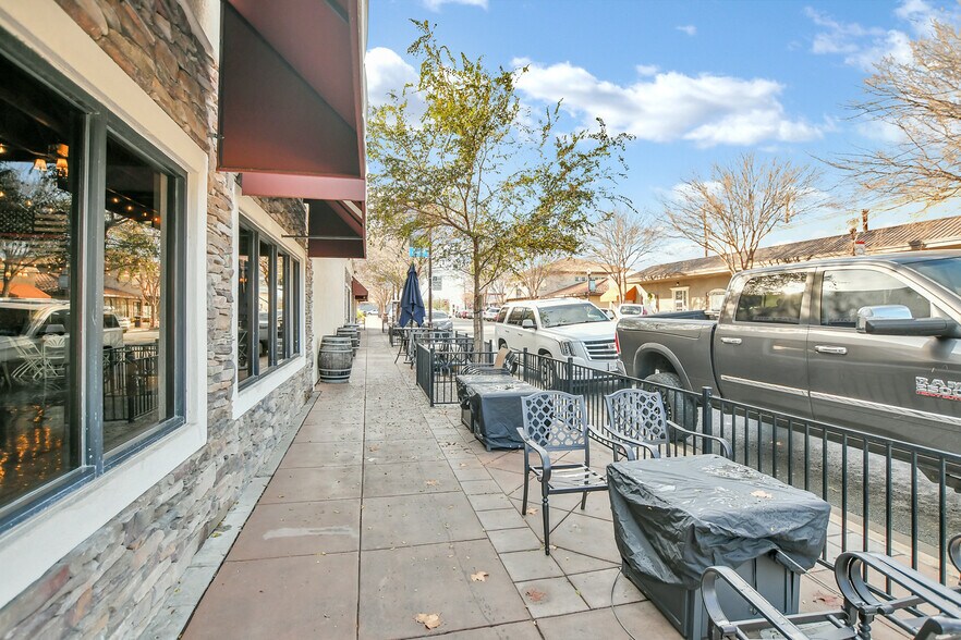 More Photos Of 561 1st St, Brentwood Storefront Retail Office For Sale