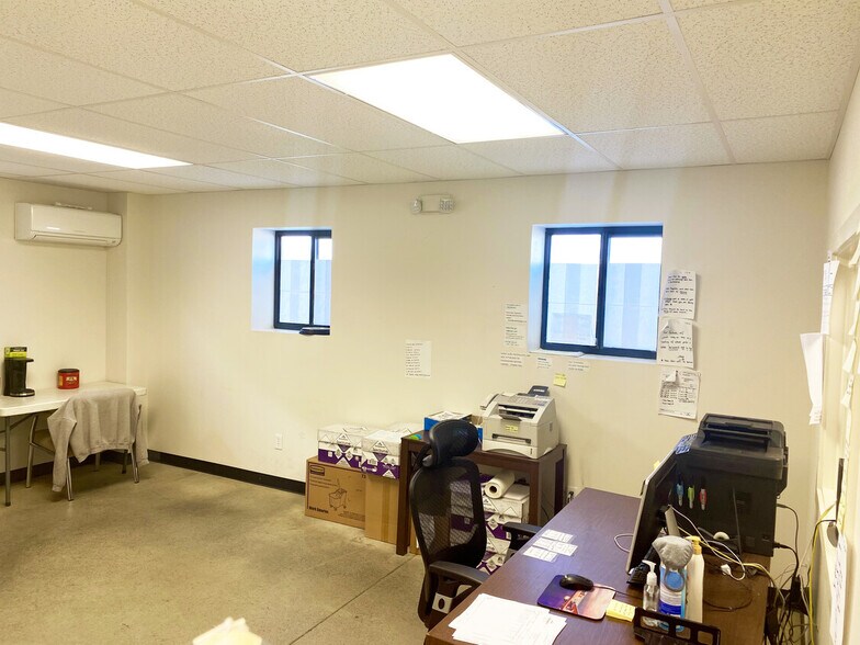 More Photos Of 716 Airport Rd, Palmyra Distribution For Lease