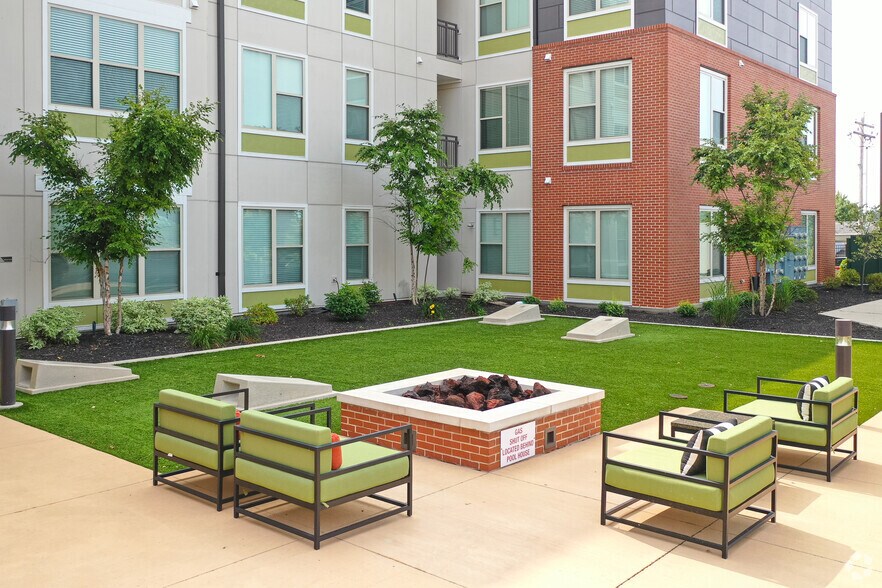More Photos Of 1001 Old Olive Way, Creve Coeur Apartments For Lease