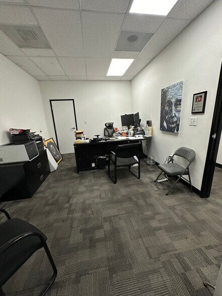 More Photos Of 2901-2905 Winona Ave, Burbank Manufacturing For Lease