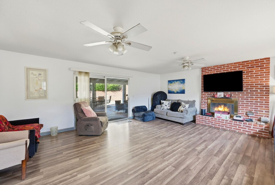 More Photos Of 27828 Parkvale Dr, Santa Clarita Healthcare For Sale