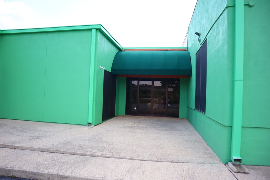 More Photos Of 16410 Blanco Rd, San Antonio Office For Lease