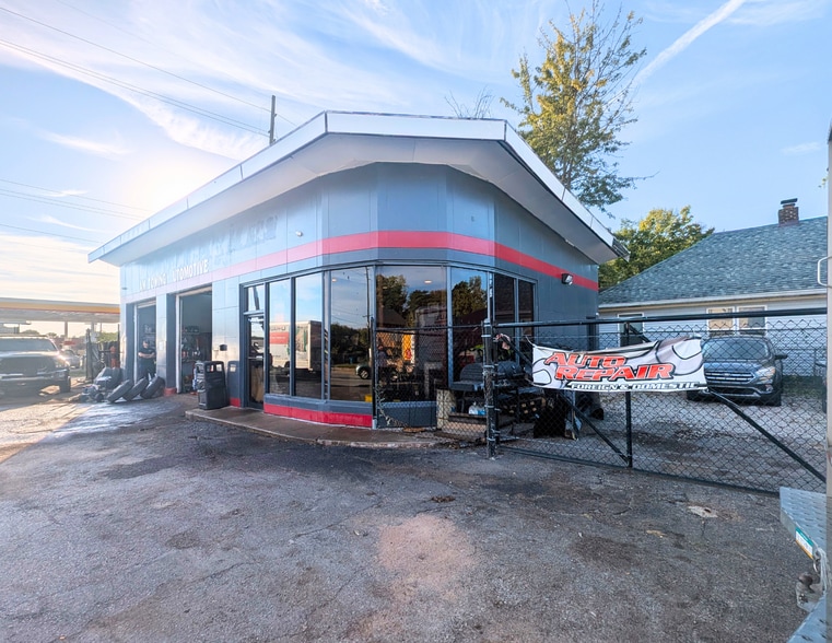 More Photos Of 227 W 38th St, Indianapolis Auto Repair For Sale