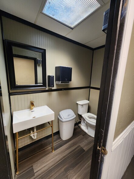 More Photos Of 321 N Main St, Hendersonville Restaurant For Lease