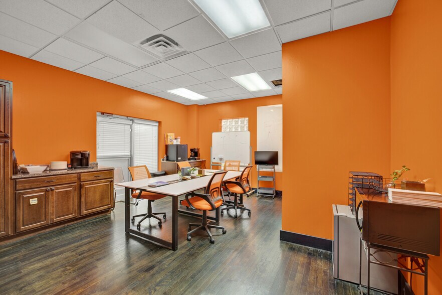 More Photos Of 30665 N Us Hwy 281, Bulverde Office For Sale