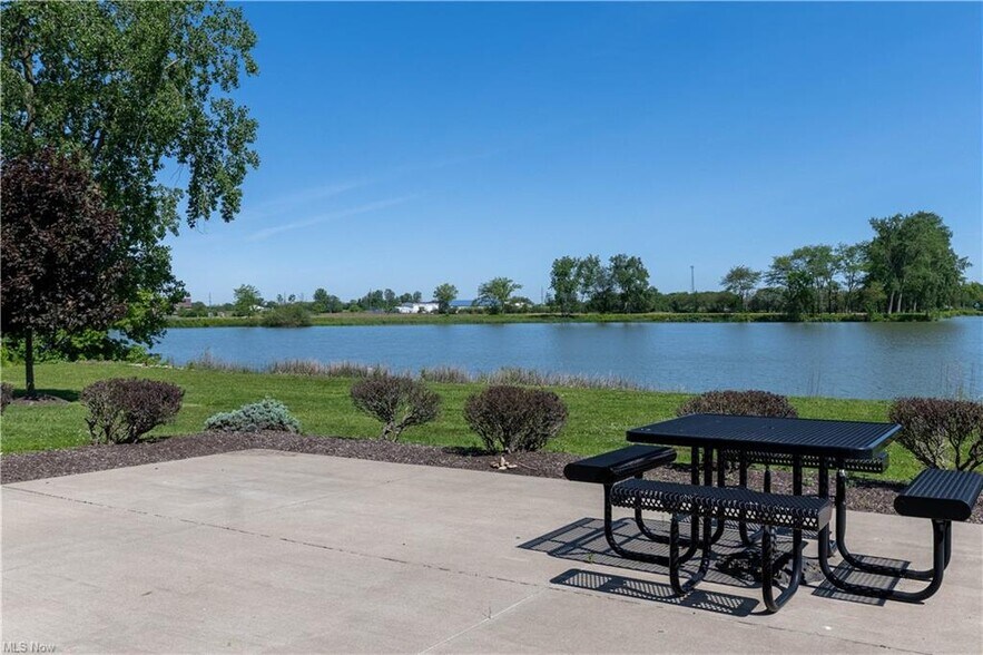 More Photos Of 319 Howard Dr, Sandusky Office For Sale