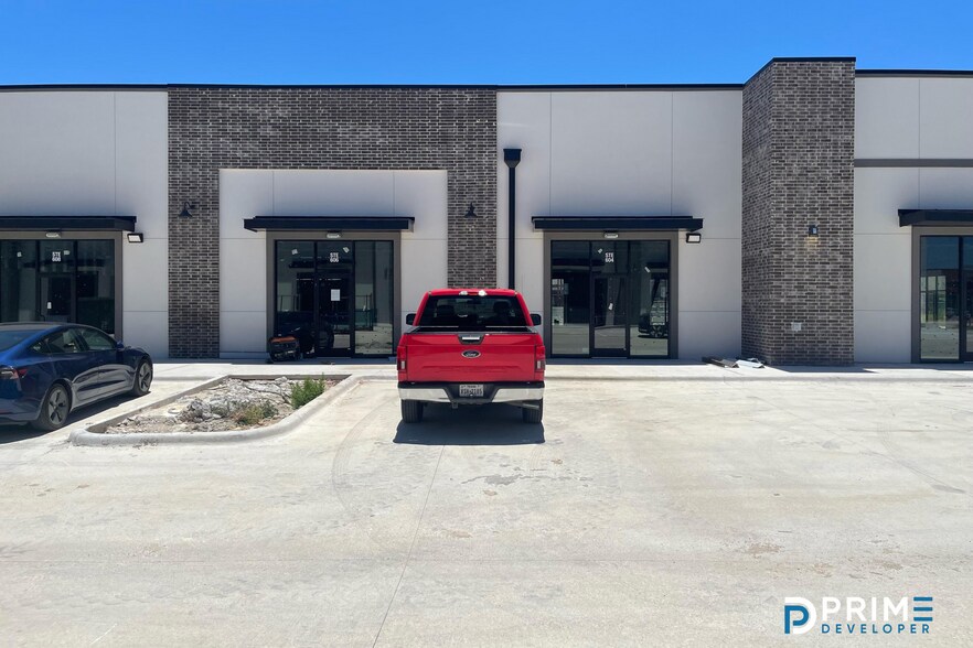 More Photos Of 15901 Ronald Reagan Blvd, Leander Showroom For Sale