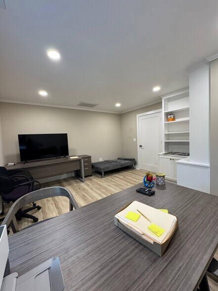 More Photos Of 4651 Roswell Rd NE, Atlanta Medical For Lease
