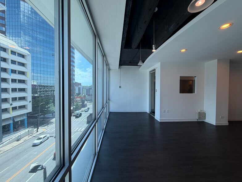 More Photos Of 1720 W End Ave, Nashville Office For Lease