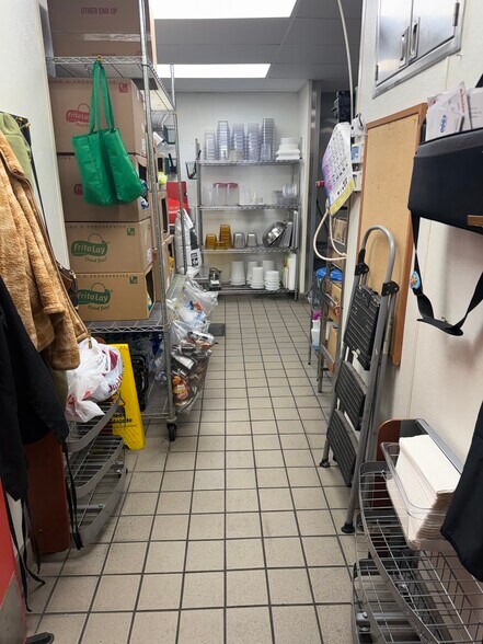 More Photos Of 928 Main St, Columbia Restaurant For Lease