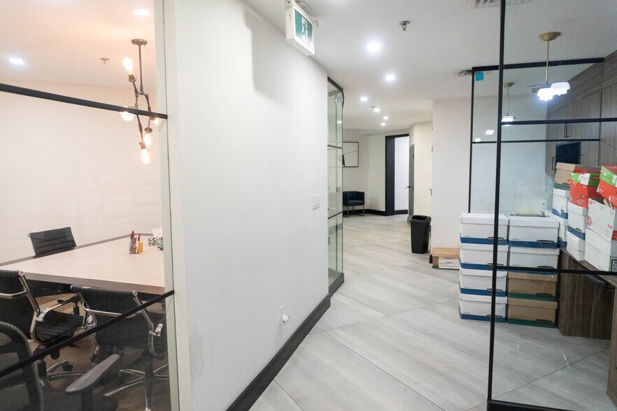 More Photos Of 2565 Steeles Ave E, Brampton General Retail For Sale