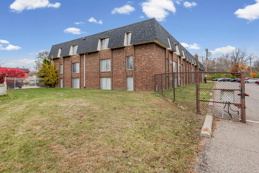 More Photos Of 23740 Fenkell St, Detroit Apartments For Sale