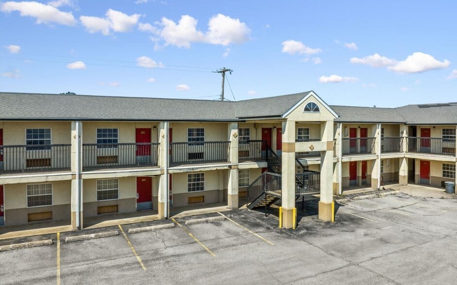 More Photos Of 419 S George Nigh Expy, Mcalester Hotel For Sale