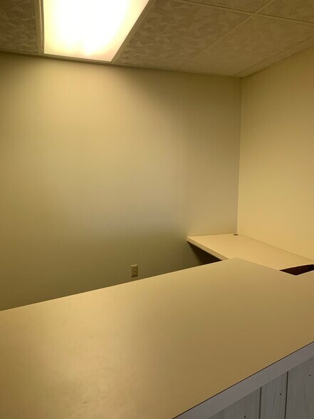 More Photos Of 817 Kilbourne St, Bellevue Medical For Lease