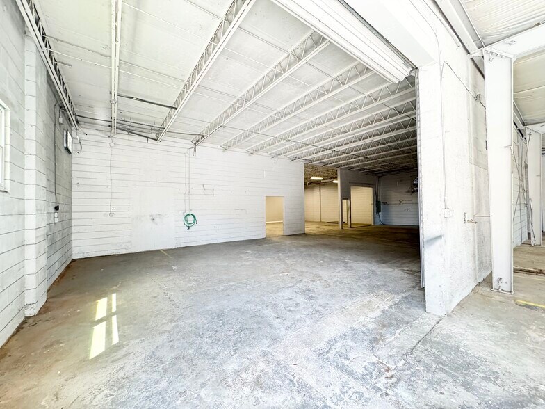More Photos Of 3160 N 46th Ave, Saint Petersburg Warehouse For Sale