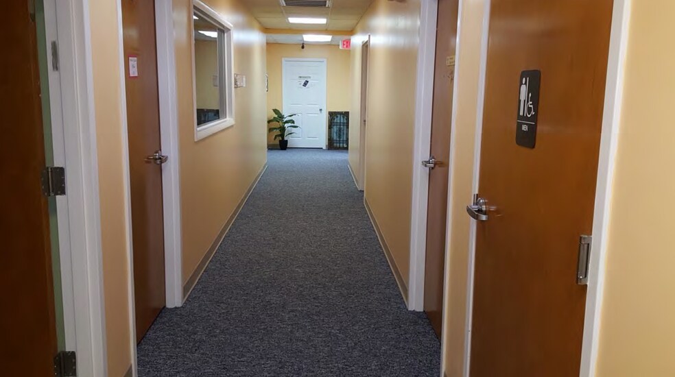 More Photos Of 6515 Clinton Hwy, Knoxville Office For Lease